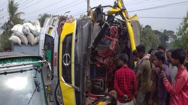 ময়মনসিংহে পৃথক সড়ক দুর্ঘটনায় নিহত ২