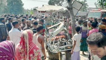 অটোরিকশায় লরির ধাক্কা, ২ ডিগ্রি পরীক্ষার্থী নিহত