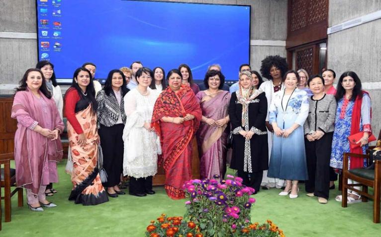 স্পীকারের সাথে ঢাকায় কর্মরত বিদেশি মিশন প্রধানগণের স্পাউজদের সাক্ষাৎ