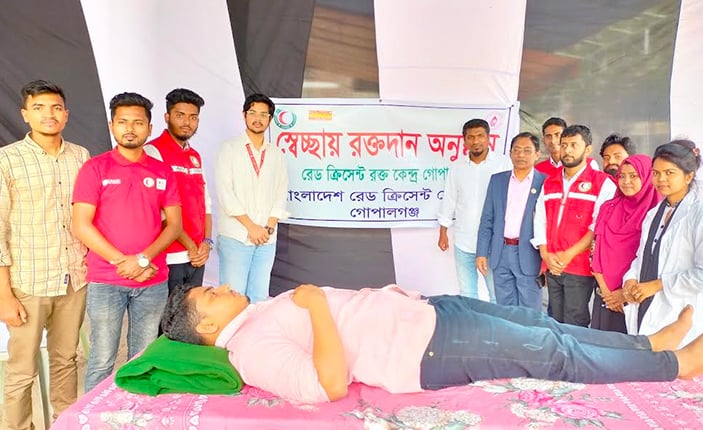 শহীদ দিবস উপলক্ষে গোপালগঞ্জে স্বেচ্ছায় রক্তদান  কর্মসূচি পালন