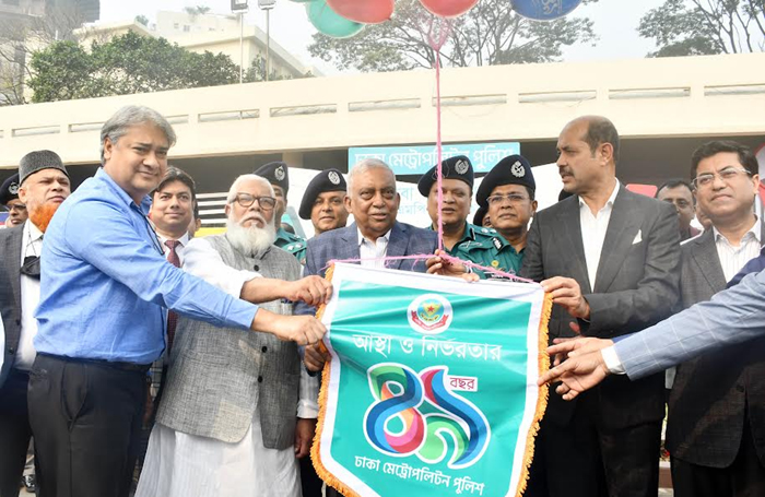 পুলিশ জনগণের জন্য নিরলসভাবে কাজ করে যাচ্ছে : স্বরাষ্ট্রমন্ত্রী