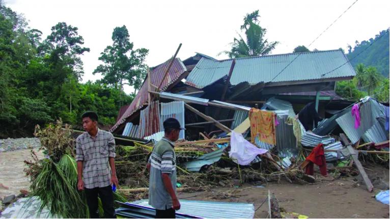 ইন্দোনেশিয়ায় বন্যা ও ভূমিধসে মৃত বেড়ে ২৬