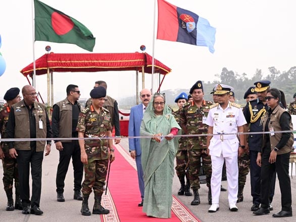 প্রধানমন্ত্রীর সমরাস্ত্র প্রদর্শনী উদ্বোধন