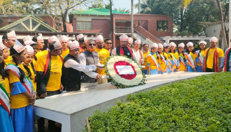 জাতির পিতার সমাধিতে শিশু কিশোর মেলার শ্রদ্ধা