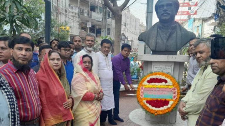 বঙ্গবন্ধুর প্রতিকৃতিতে মেয়র আইভীর শ্রদ্ধা