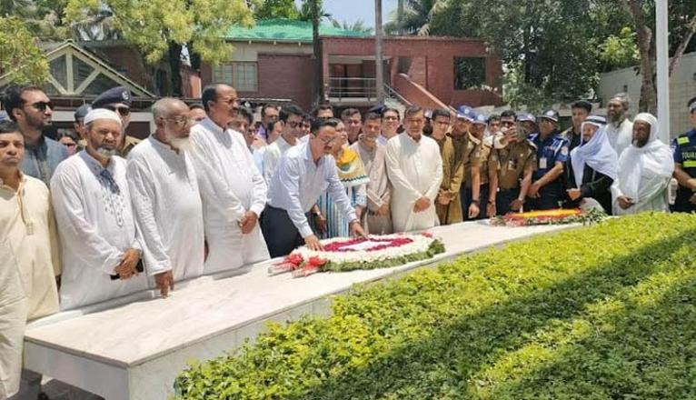 জাতির পিতার সমাধিতে রেলওয়ের নবনিযুক্ত মহাপরিচালকের শ্রদ্ধা