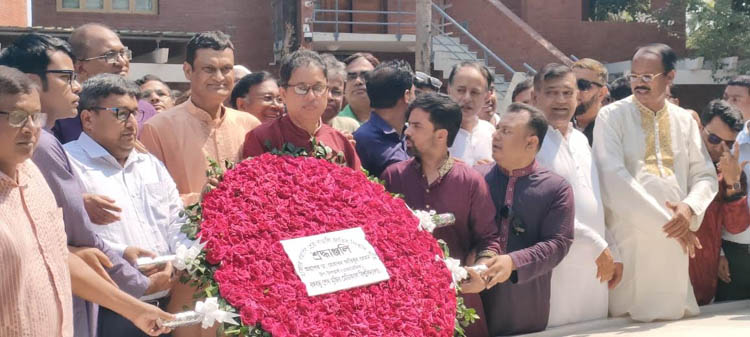 জাতির পিতার সমাধিতে বঙ্গবন্ধু শেখ মুজিব মেডিক্যাল বিশ্ববিদ্যালয়ের নতুন উপ-উপাচার্যের শ্রদ্ধা