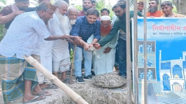 ইসলামপুর-১ আমিনিয়া জামে মসজিদের নির্মাণ কাজের উদ্বোধন করলেন যুবনেতা বাবু