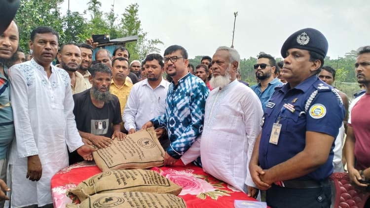 ভোলার দুই উপজেলায় ২৬’শ পরিবারের মাঝে ত্রাণ বিতরণ