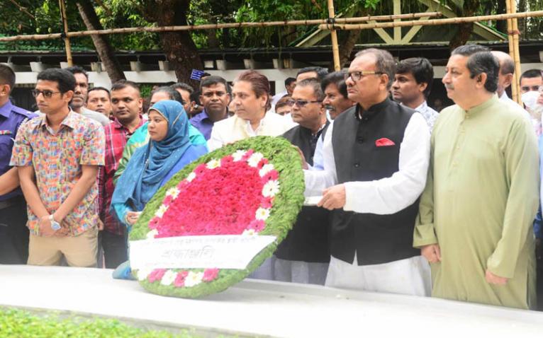 বঙ্গবন্ধুর সমাধিতে সড়ক পরিবহন ও সেতু মন্ত্রণালয় সম্পর্কিত স্থায়ী কমিটির শ্রদ্ধা নিবেদন