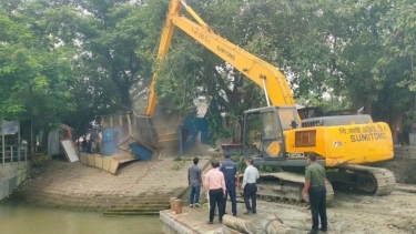 ধলেশ্বরীর তীরের অর্ধশতাধিক অবৈধ স্থাপনা উচ্ছেদ