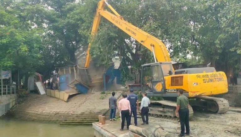 ধলেশ্বরীর তীরের অর্ধশতাধিক অবৈধ স্থাপনা উচ্ছেদ