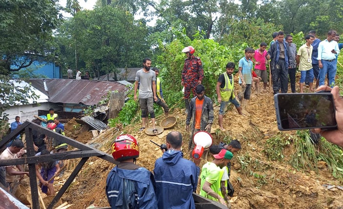 সিলেটে টিলা ধসে শিশুসহ তিন জন নিখোঁজ