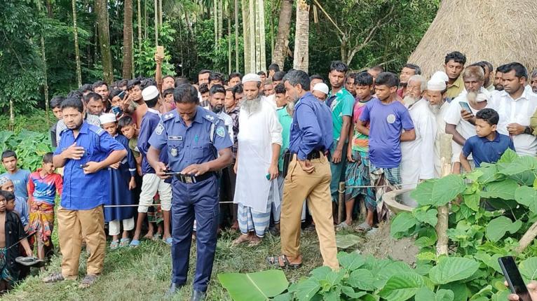 নিজ বাড়ির সামনে মিলল নিখোঁজ বৃদ্ধের গলাকাটা মরদেহ