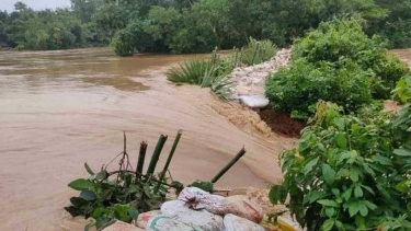 হালদা নদীর বাঁধ ভেঙে প্লাবিত হচ্ছে ফটিকছড়ি