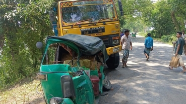 সাঁথিয়ায় ট্রাক-সিএনজি সংঘর্ষ, নিহত ১