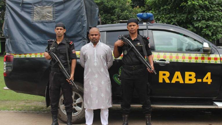 পুলিশ কর্মকর্তা আরাফাতকে আশুলিয়া থানায় সোপর্দ