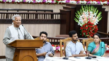 স্বপ্ন পূরণের আগে দমে যেও না : ছাত্রদের উদ্দেশে ড. ইউনূস