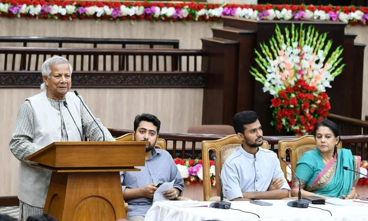 স্বপ্ন পূরণের আগে দমে যেও না : ছাত্রদের উদ্দেশে ড. ইউনূস