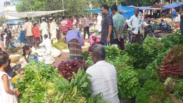 জয়পুরহাটে ডিমসহ সবজির দাম কমতে শুরু করেছে