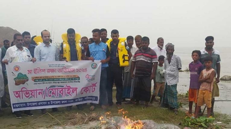 নিষেধাজ্ঞা অমান্য করে ইলিশ ধরায় চাঁদপুরে ২৭ জেলে আটক