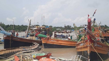 বঙ্গোপসাগরে মাছ ধরার ট্রলারসহ ৪৮ ভারতীয় জেলে আটক