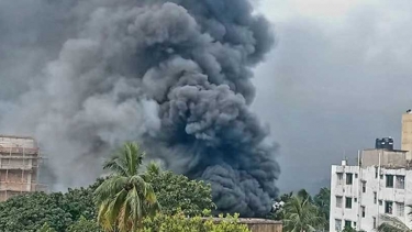 চট্টগ্রামে টায়ার কারখানায় আগুন, নিয়ন্ত্রণে ৫ ইউনিট