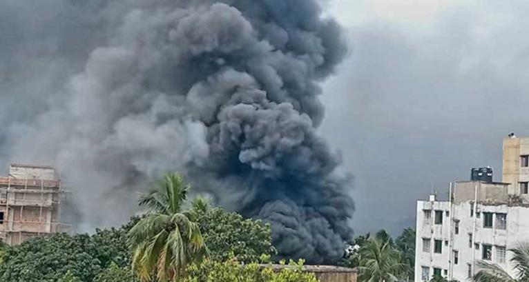 চট্টগ্রামে টায়ার কারখানায় আগুন, নিয়ন্ত্রণে ৫ ইউনিট