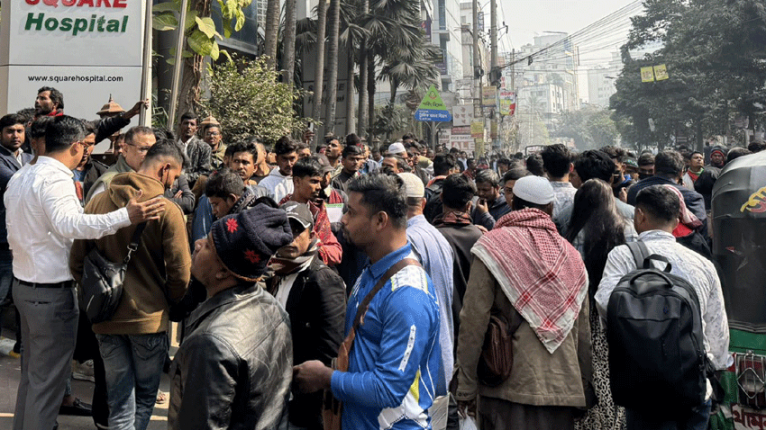 টিকার জন্য আন্দোলন: এক ঘণ্টা পর পান্থপথ ছাড়লেন প্রবাসীরা