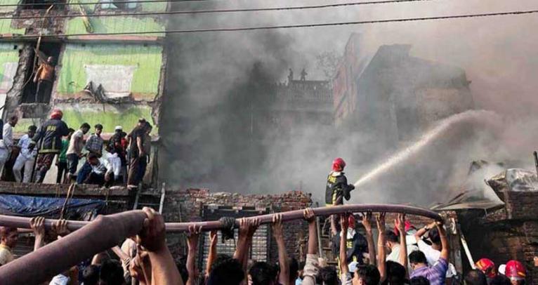 রাজধানীর ইসলামবাগে আগুন, নিয়ন্ত্রণে ৮ ইউনিট